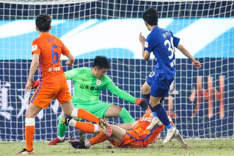 2023中国足协超级杯上演巅峰对决 新援助力武汉三镇创造历史 2023中国足协超级杯上演巅峰对决 新援助力武汉三镇创造历史